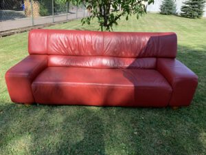 Mit dem „Roten Sofa“ vor Ort